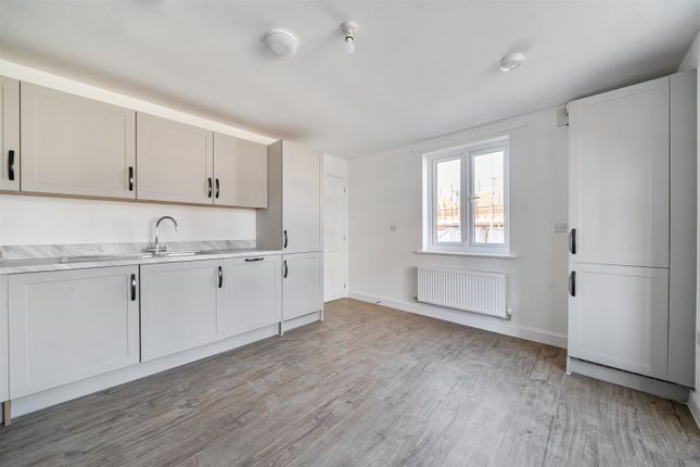 2, Clevedon Lane, Hampton Beach, Peterborough photo 4
