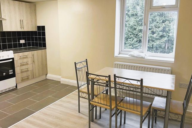 1st Floor Flat, 32, Broad Walk, Hounslow photo 4