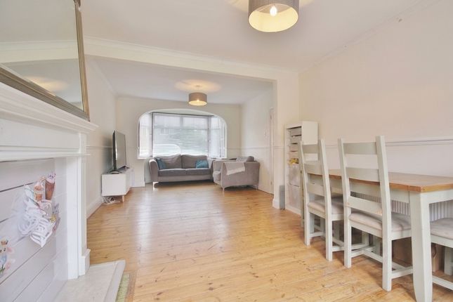 11 Alton Close, Isleworth photo 2