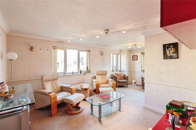 Flat 11, Courtfields, 121, Hornby Road, Lancashire photo 3