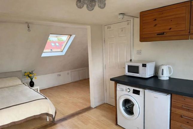 Elmstead Avenue, Wembley photo 5
