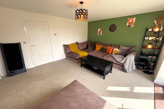 3, Mistletoe Gardens, Corby photo 3