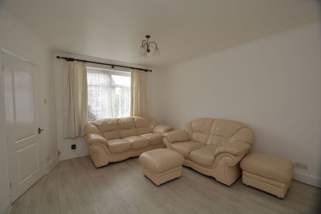 71, Gosling Road, Slough photo 4
