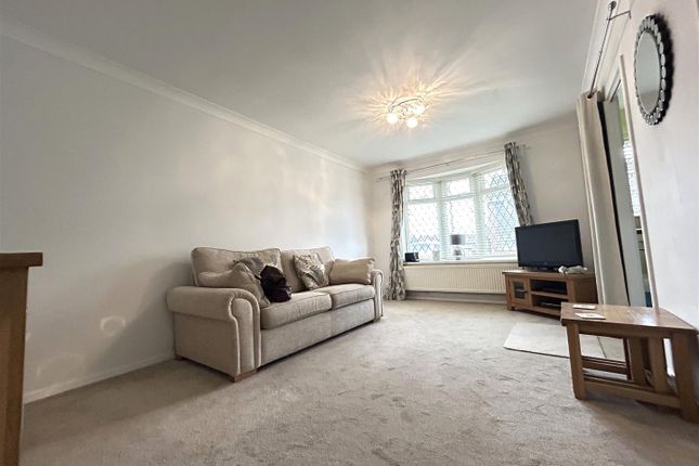 21, Chingford Avenue, Clacton-On-Sea photo 2