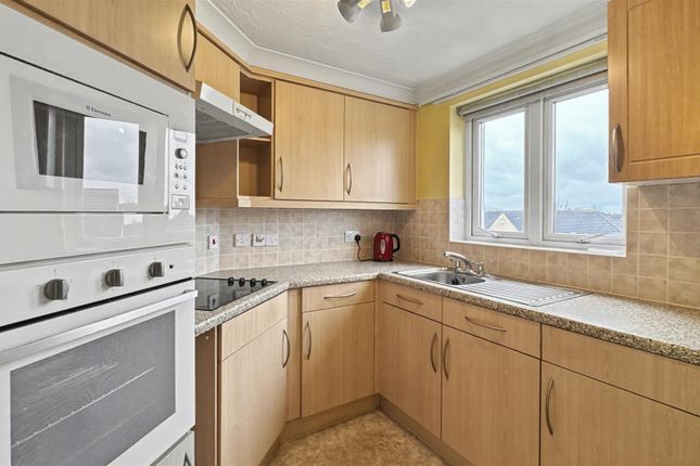 Flat 42, Wilmot Court 76-84, Victoria Road, Farnborough photo 4