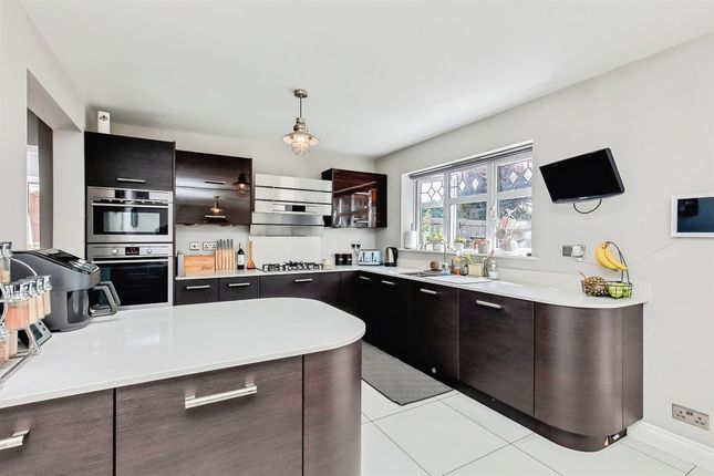 29, Orchard Way, Kettering photo 3