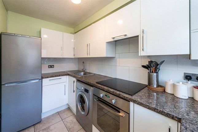 Thumbnail Flat to rent in Hicks Close, Battersea, London