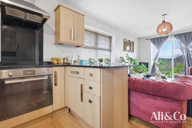 84 Dudley Close, Chafford Hundred photo 3