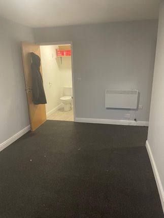 Flat to rent in City Gate House, Eastern Avenue, Gants Hill