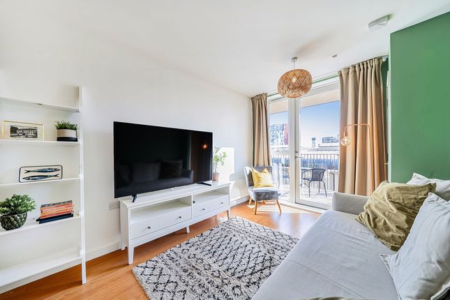 Flat 24, Queens Court, London photo 4