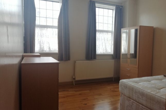 Flat to rent in Camberwell Road, London