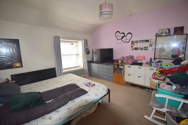 9 Yeardsley Lane, High Peak photo 4