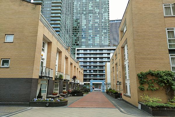 Thumbnail Terraced house to rent in Chandlers Mews, Canary Wharf
