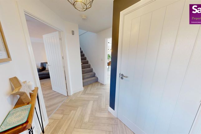 32, Heol Lowri, Cwmbran photo 2