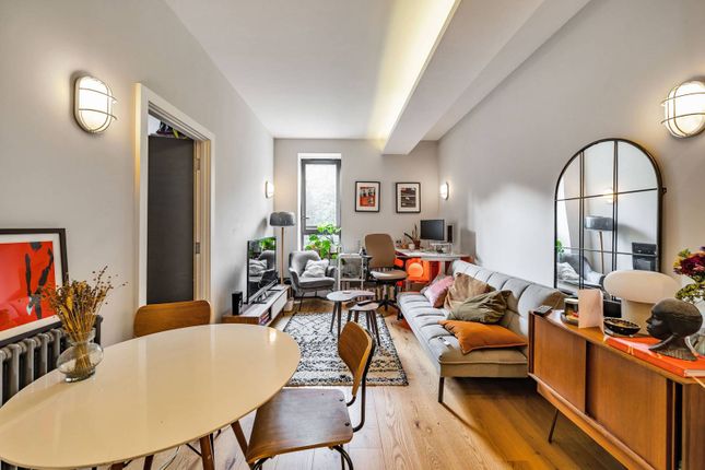 Flat for sale in Wilmer Place, Stoke Newington, London