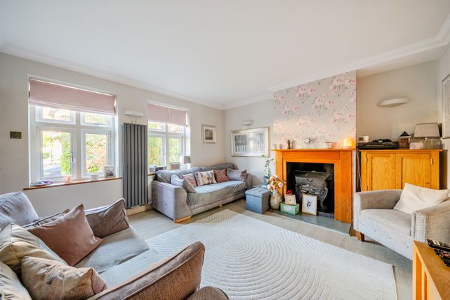 Caillard Road, Byfleet photo 3