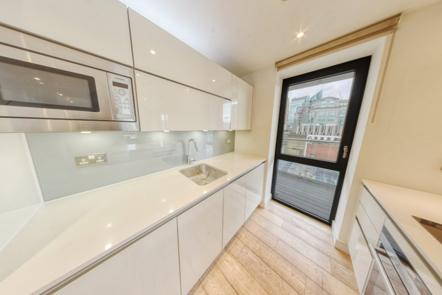 Flat to rent in Kensington Apartments, Commercial Street, London