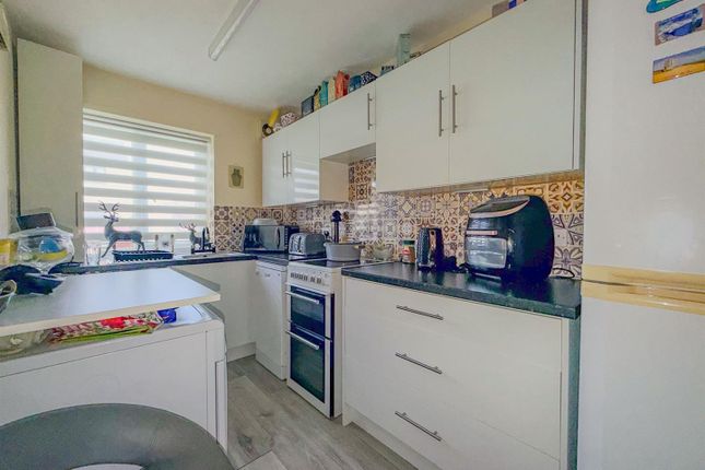 Flat 9A Willow House, Knoll Park, South Road, Brean photo 2