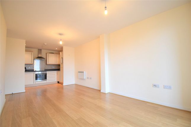 Flat to rent in The Junction, Grays Place, Slough, Berkshire