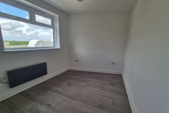 932A, Bournemouth photo 4