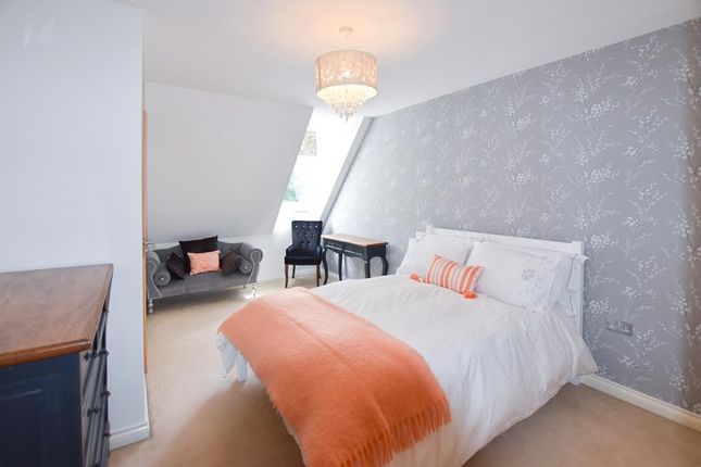 Room to rent in Brooklands Road, Weybridge KT13