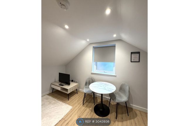 Flat  A, Northgate, Hessle photo 3