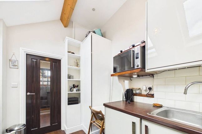 Studio 8,, Sunbury Avenue, London photo 4
