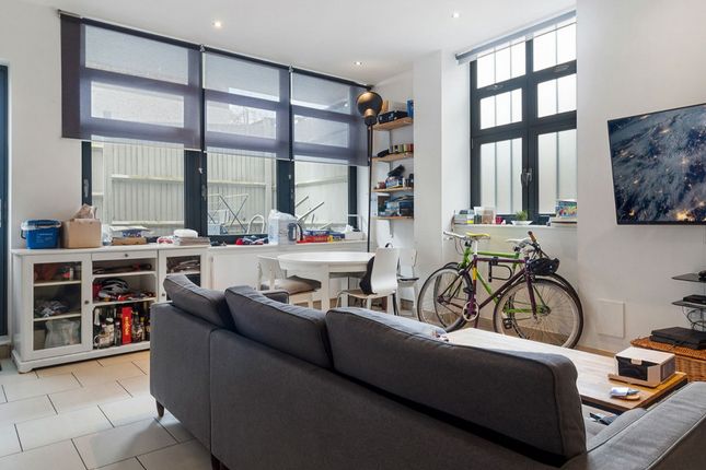 Flat SW7 4NR, 142, Old Brompton Road, London photo 5