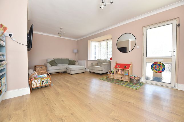 25 Harland Road, St. Neots photo 3