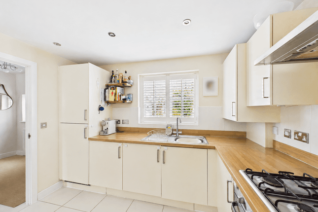 4 Camellia Way, Whiteley, Fareham photo 3