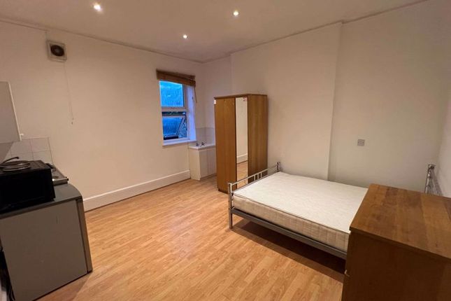 Thumbnail Room to rent in Longley Road, Tooting Broad Way, (Bedsit)
