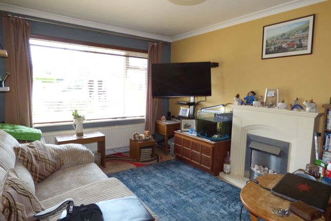 17, Perrins Close, Malvern photo 3
