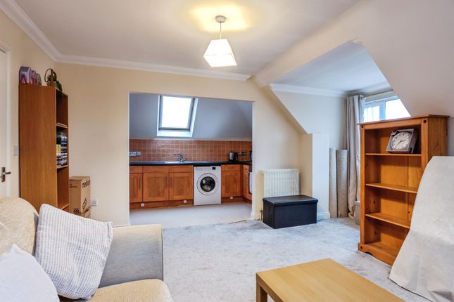 Flat 5, Holly Court, Station Road, FERNDOWN photo 2