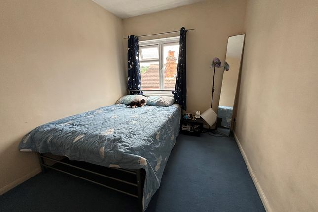 Drummond Road, Guildford photo 5