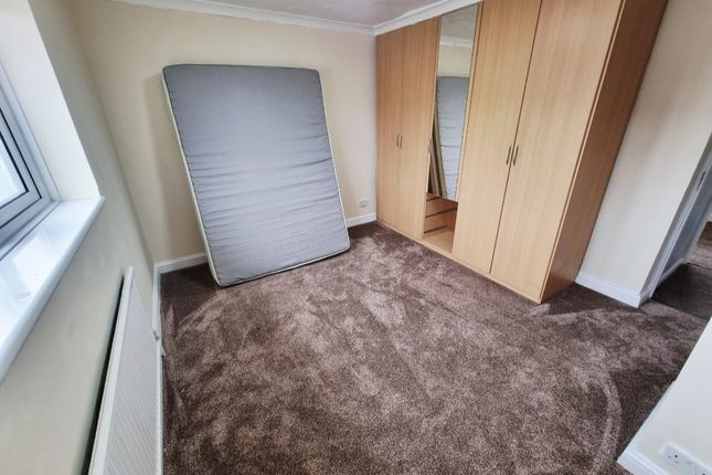 12, STEVENAGE photo 4