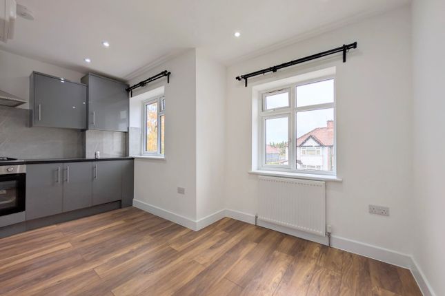 Flat 2, 22, Garrick Road, Greenford photo 4