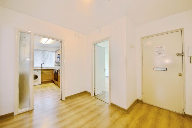 Flat 4, Michelle Court,, Torrington Park, London photo 2