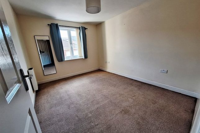 Flat B, 21, Heron Drive, HENGOED photo 2