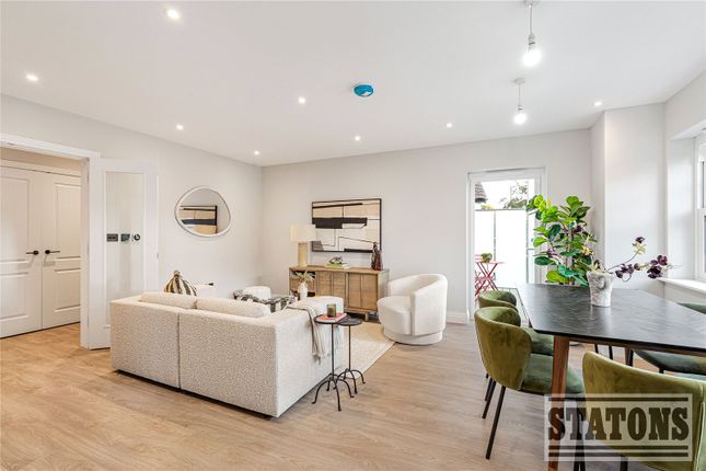 Chase Side, London photo 3
