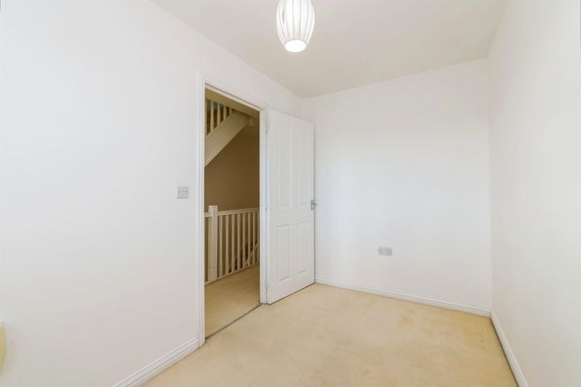 Town house for sale in Hedgerow Walk, Andover