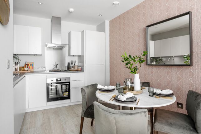 Flat for sale in Cavell Street, London