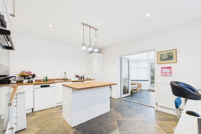 5 Wyncote Way, South Croydon photo 4