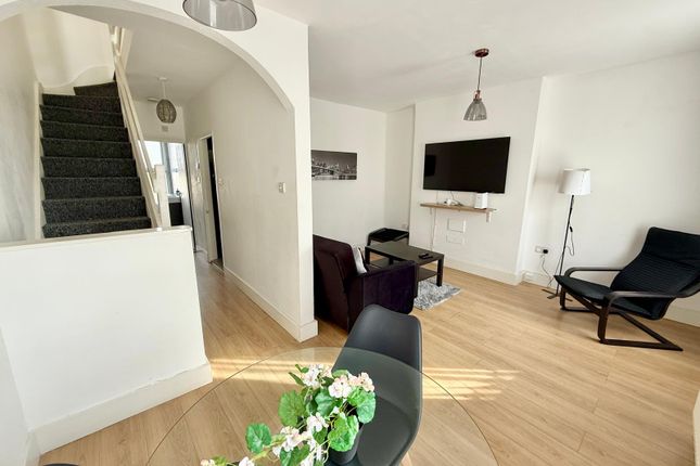 26 St. Georges Avenue, London photo 2