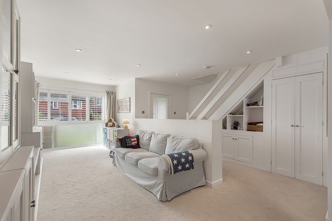 Hillview, London photo 3
