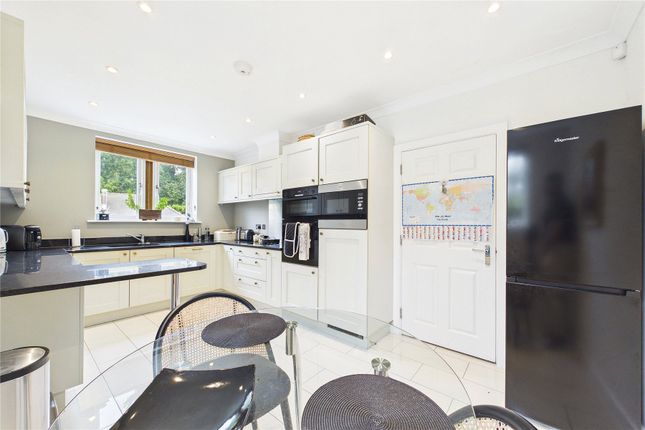 21, Lakeside Drive, Woking photo 4