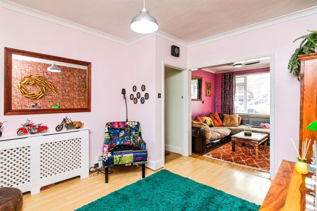 12, Summerfield Gardens, LOWESTOFT photo 4