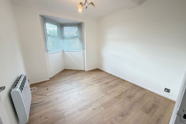 Stanwell Road, Ashford photo 5