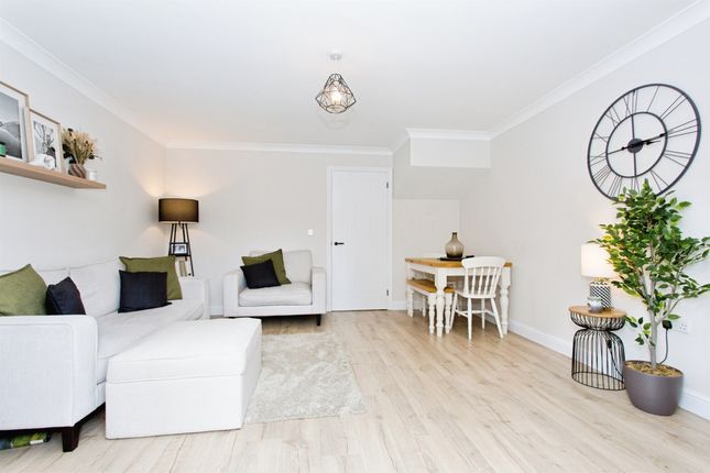 4, Sassoon Close, Newmarket photo 2