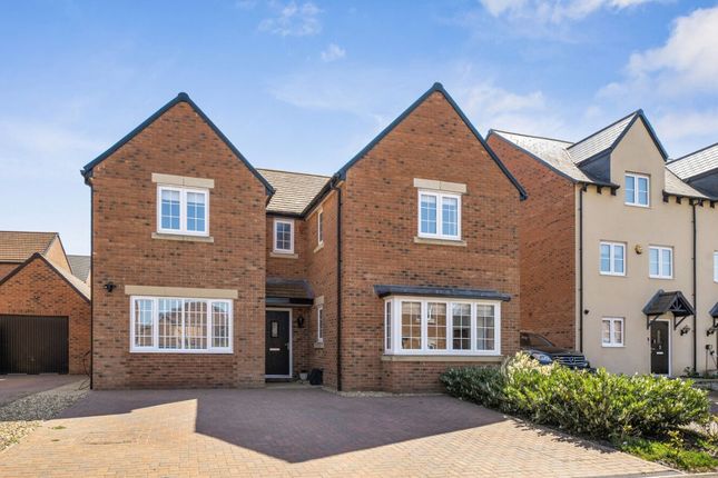 4-bed house on 16 Dragonfly Crescent, Bedford, £540,000