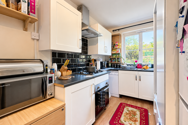 Westminister Drive, Palmers Green photo 3